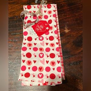 NWT Valentine 2 Towel & Cookie Cutter Set
